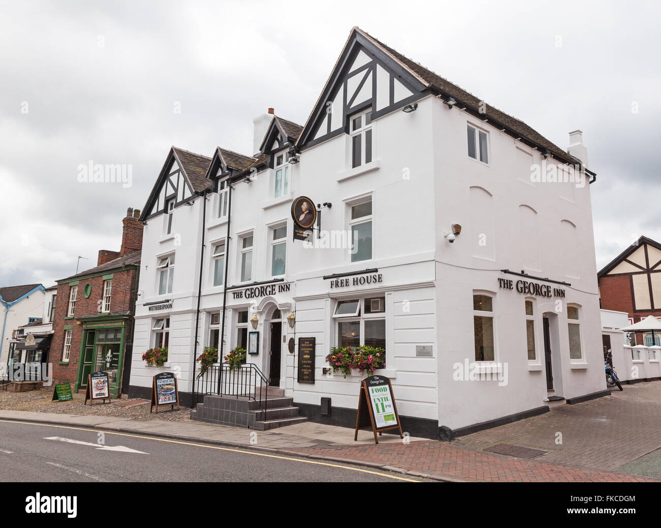 Le George Inn ou pub ou Place du marché public house England UK Cheshire Sandbach Banque D'Images