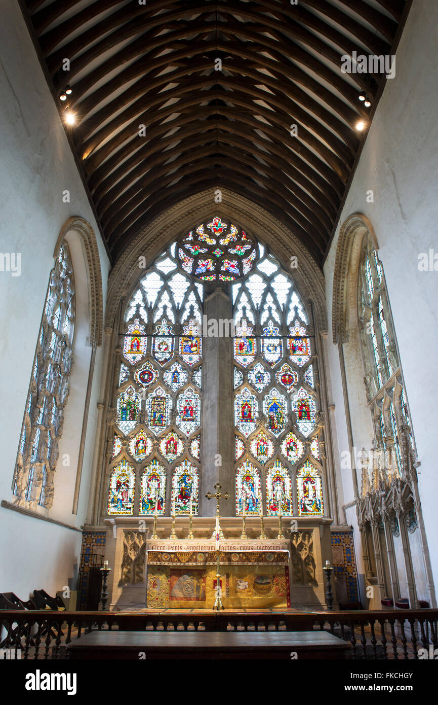 La fenêtre de l'abbaye de Dorchester et de l'autel. Dorchester on Thames, Oxfordshire, Angleterre Banque D'Images