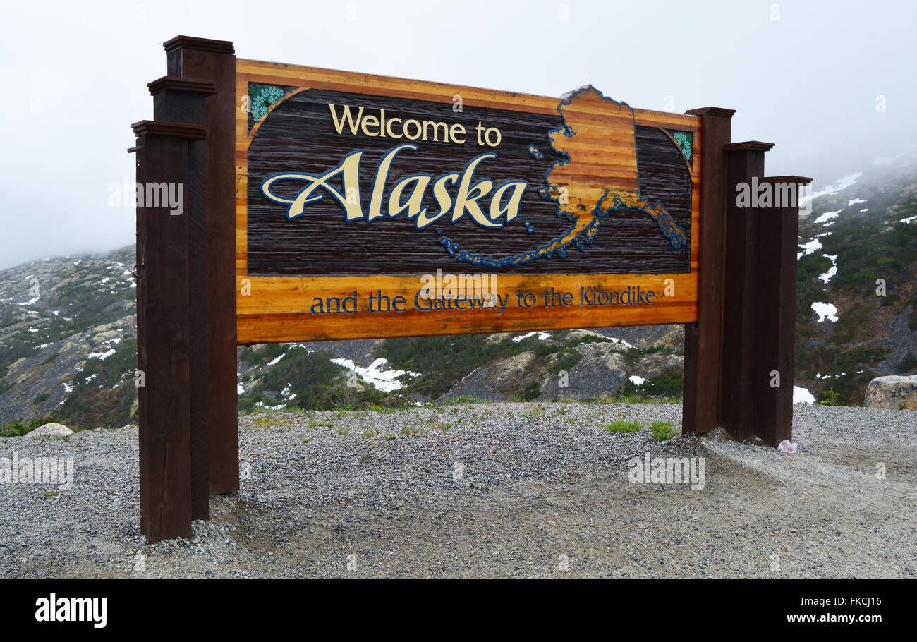 Bienvenue à l'Alaska signer au passage de la frontière, le long de la route du Klondike Banque D'Images