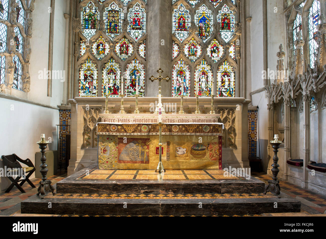 La fenêtre de l'abbaye de Dorchester et de l'autel. Dorchester on Thames, Oxfordshire, Angleterre Banque D'Images