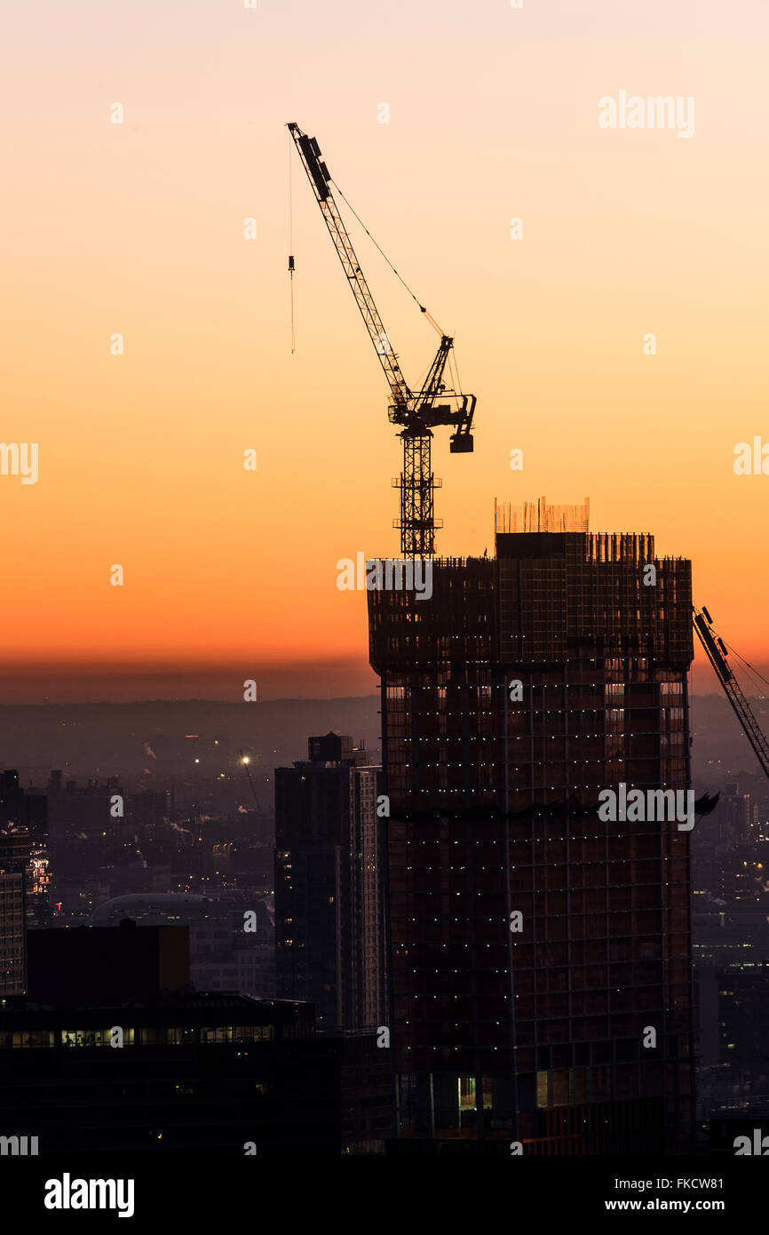 Silhouette de gratte-ciel en construction Banque D'Images