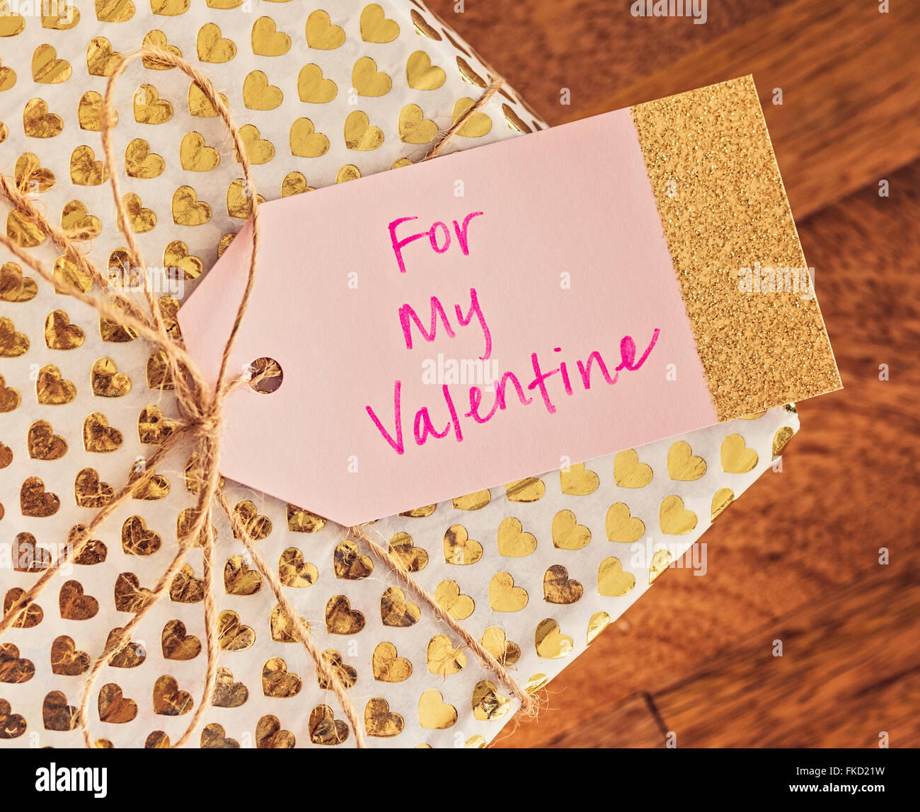 Cadeau enveloppé pour la Saint-Valentin Banque D'Images