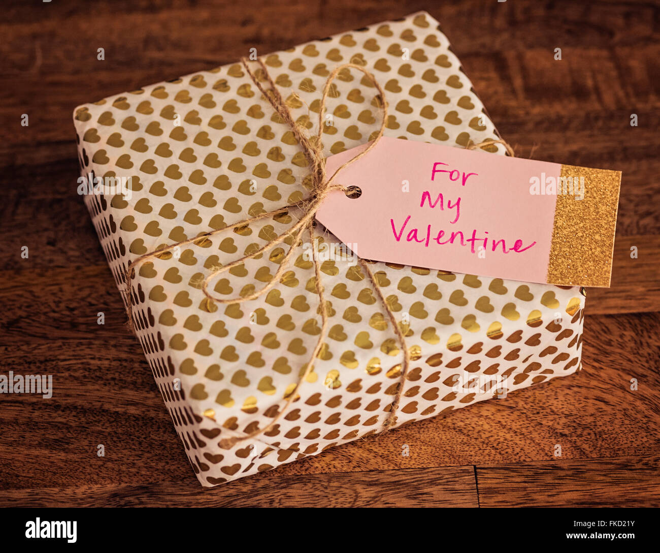 Cadeau enveloppé pour la Saint-Valentin Banque D'Images