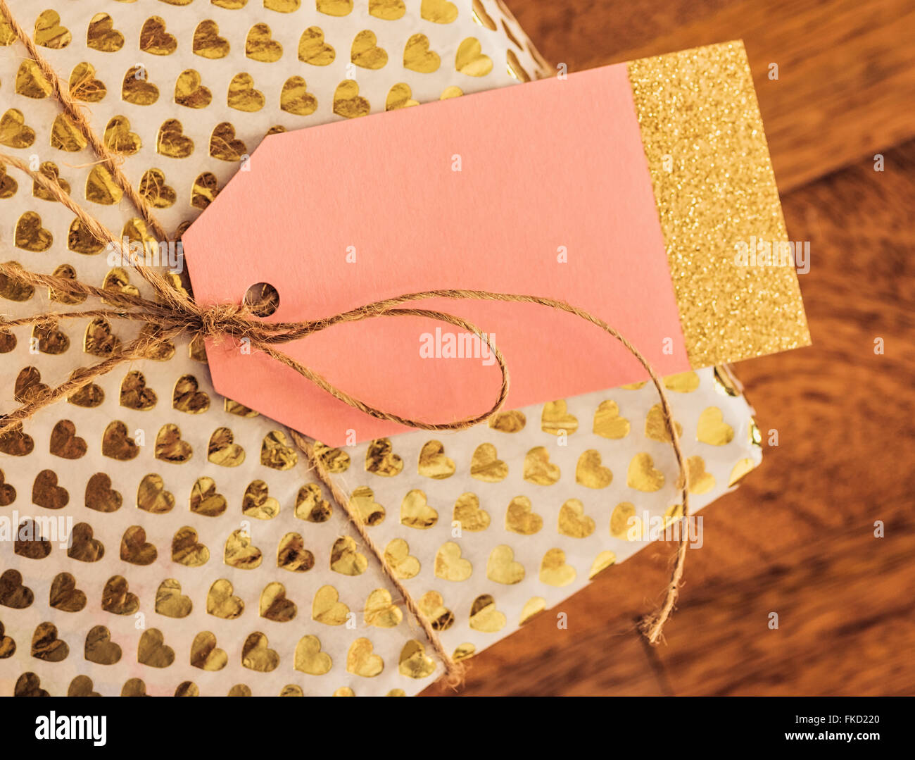 Cadeau enveloppé pour la Saint-Valentin Banque D'Images