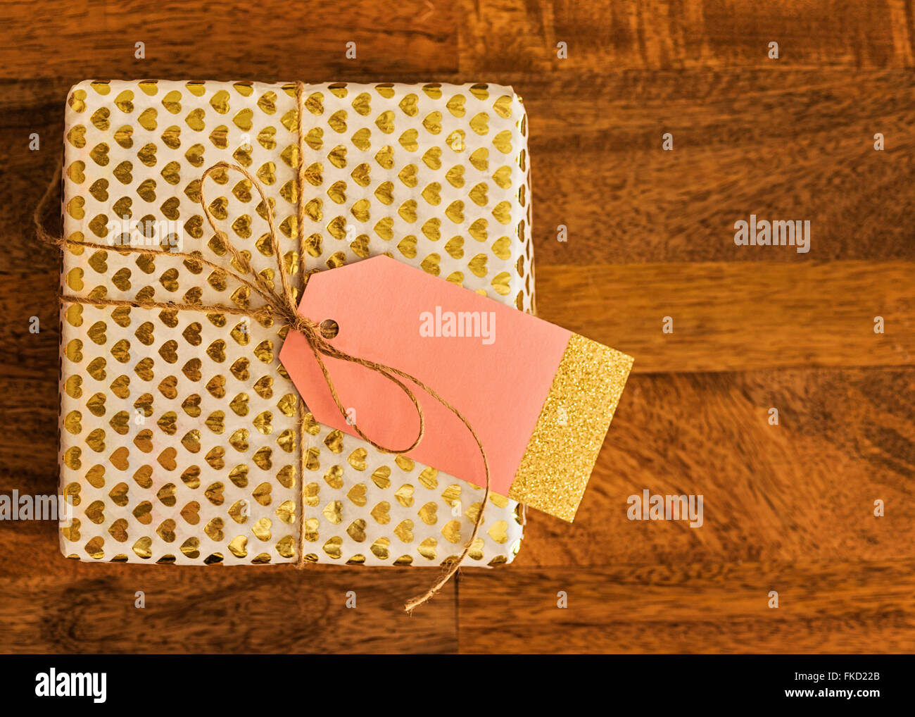 Cadeau enveloppé pour la Saint-Valentin Banque D'Images