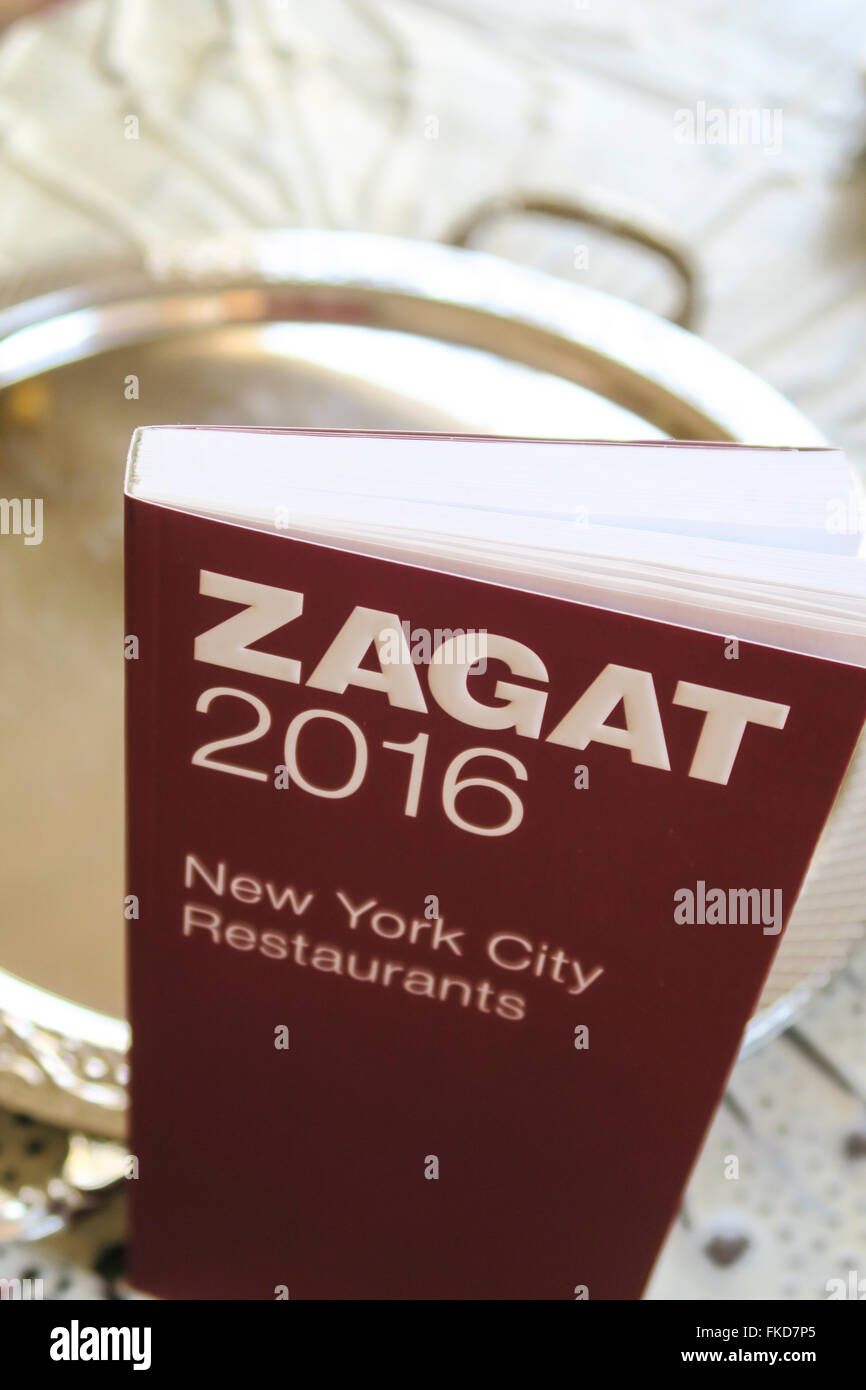 Le Zagat 2016 New York City le Guide, USA Banque D'Images