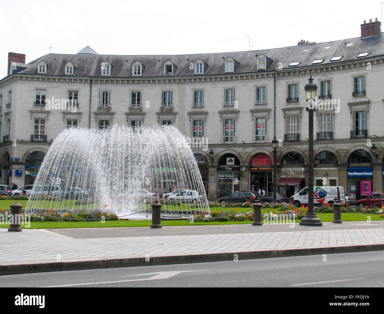 Une fontaine d'eau en place Jean Jaurès, Tours Photo Stock - Alamy