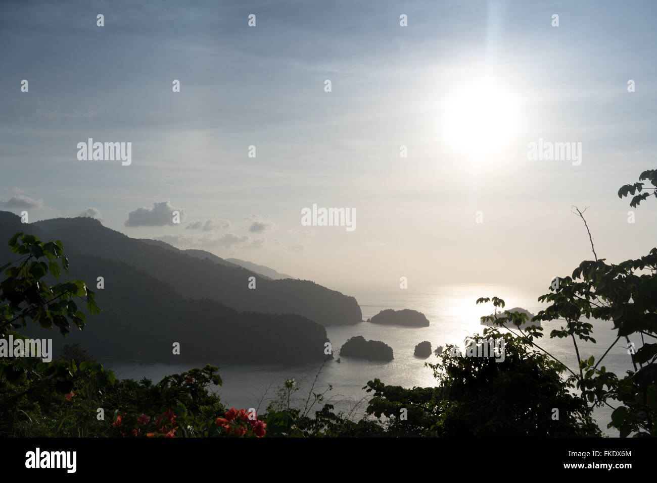 Soleil qui brille au-dessus de la mer, à la Trinité, Trinité-et-Tobago Banque D'Images