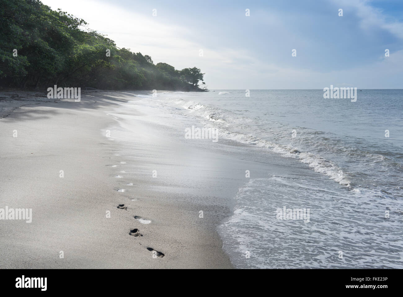 Empreintes de pas sur la plage, à la Trinité, Trinité-et-Tobago Banque D'Images