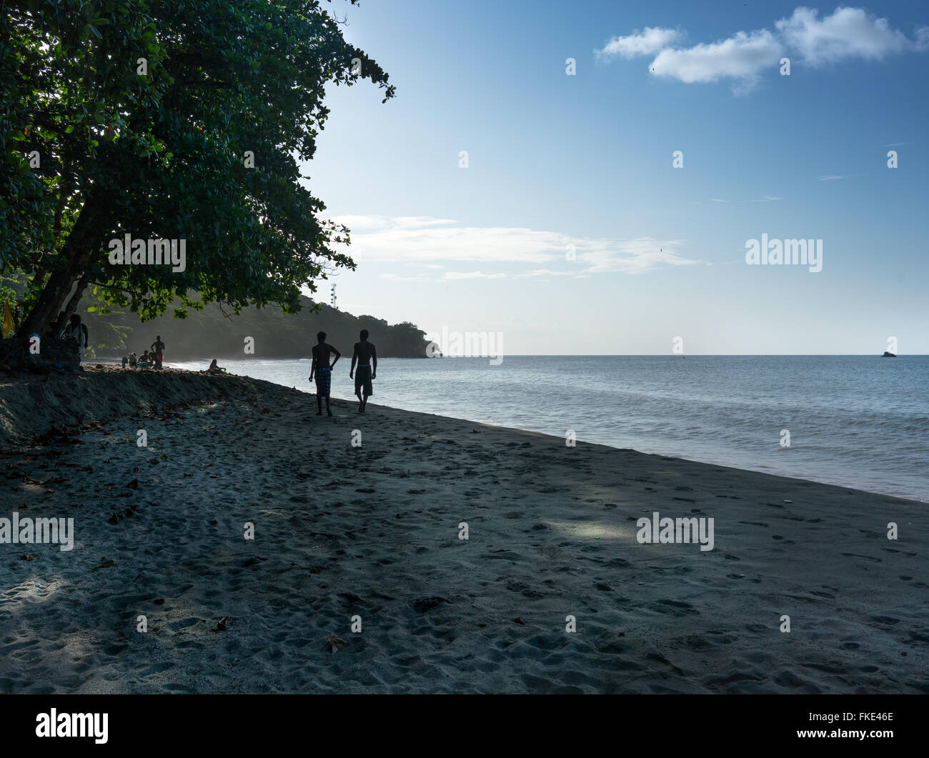 Les gens sur une plage de sable fin, la Trinité, Trinité-et-Tobago Banque D'Images