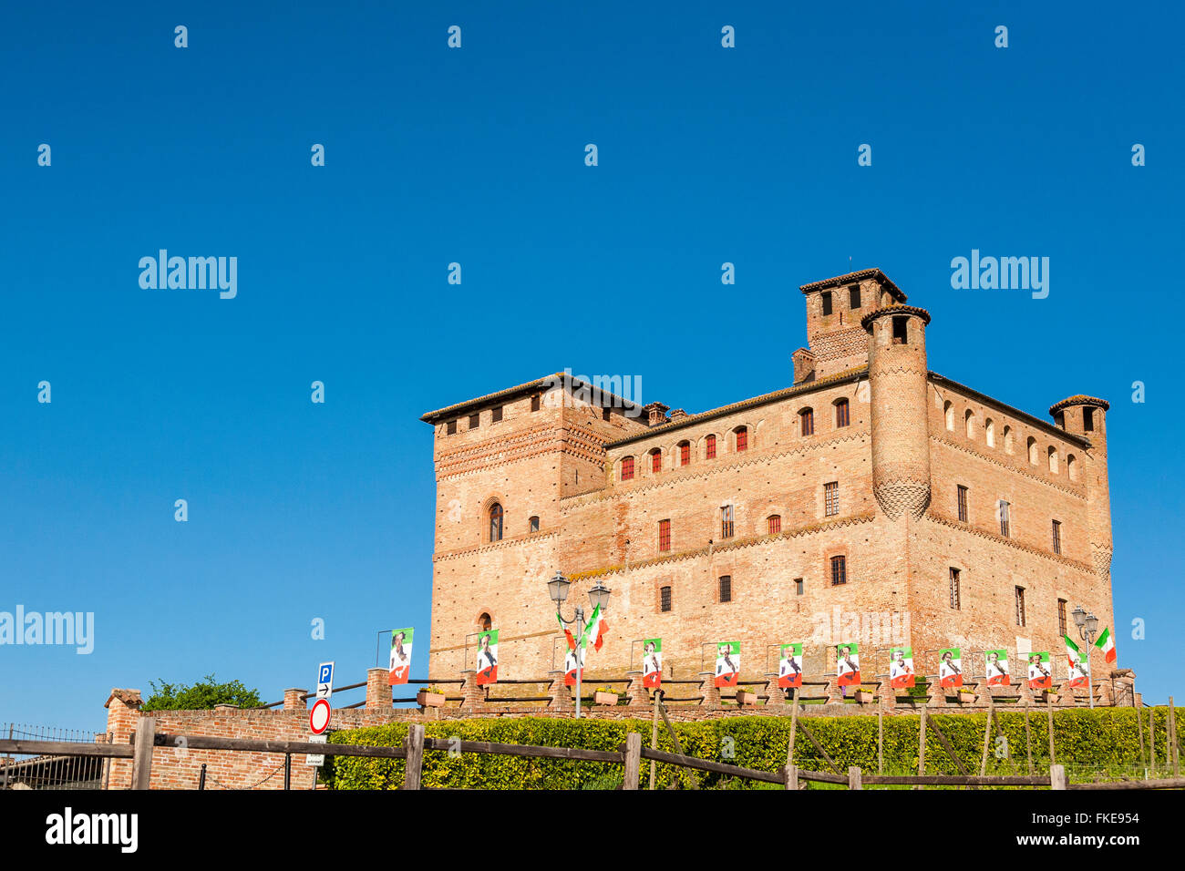 Le château de Grinzane Cavour, patrimoine mondial, près de Barolo, route des vins, région des Langhe Coni, Piémont Italie Banque D'Images