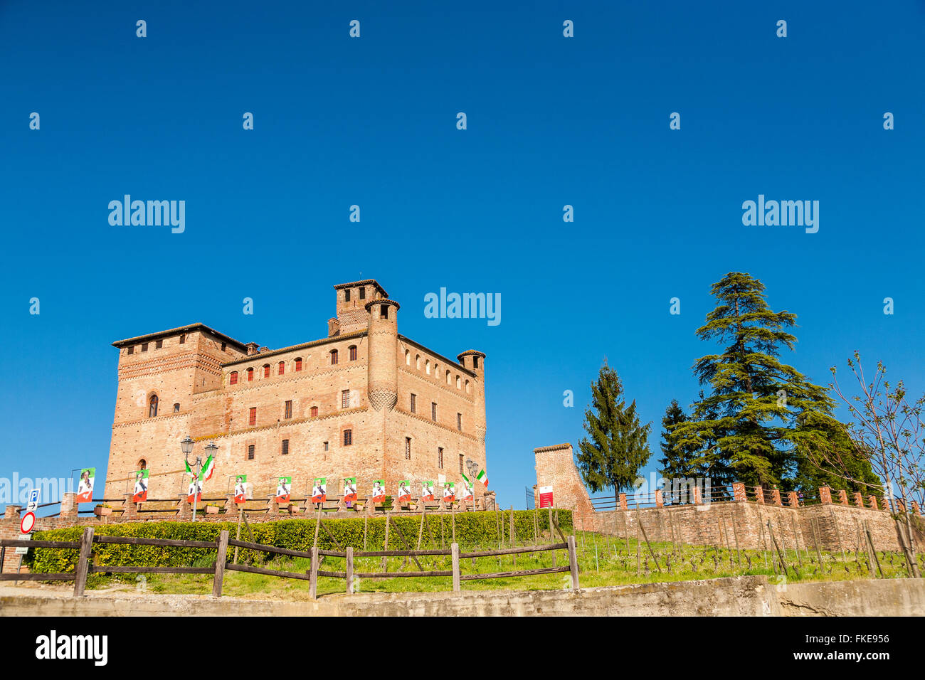 Le château de Grinzane Cavour, patrimoine mondial, près de Barolo, route des vins, région des Langhe Coni, Piémont Italie Banque D'Images