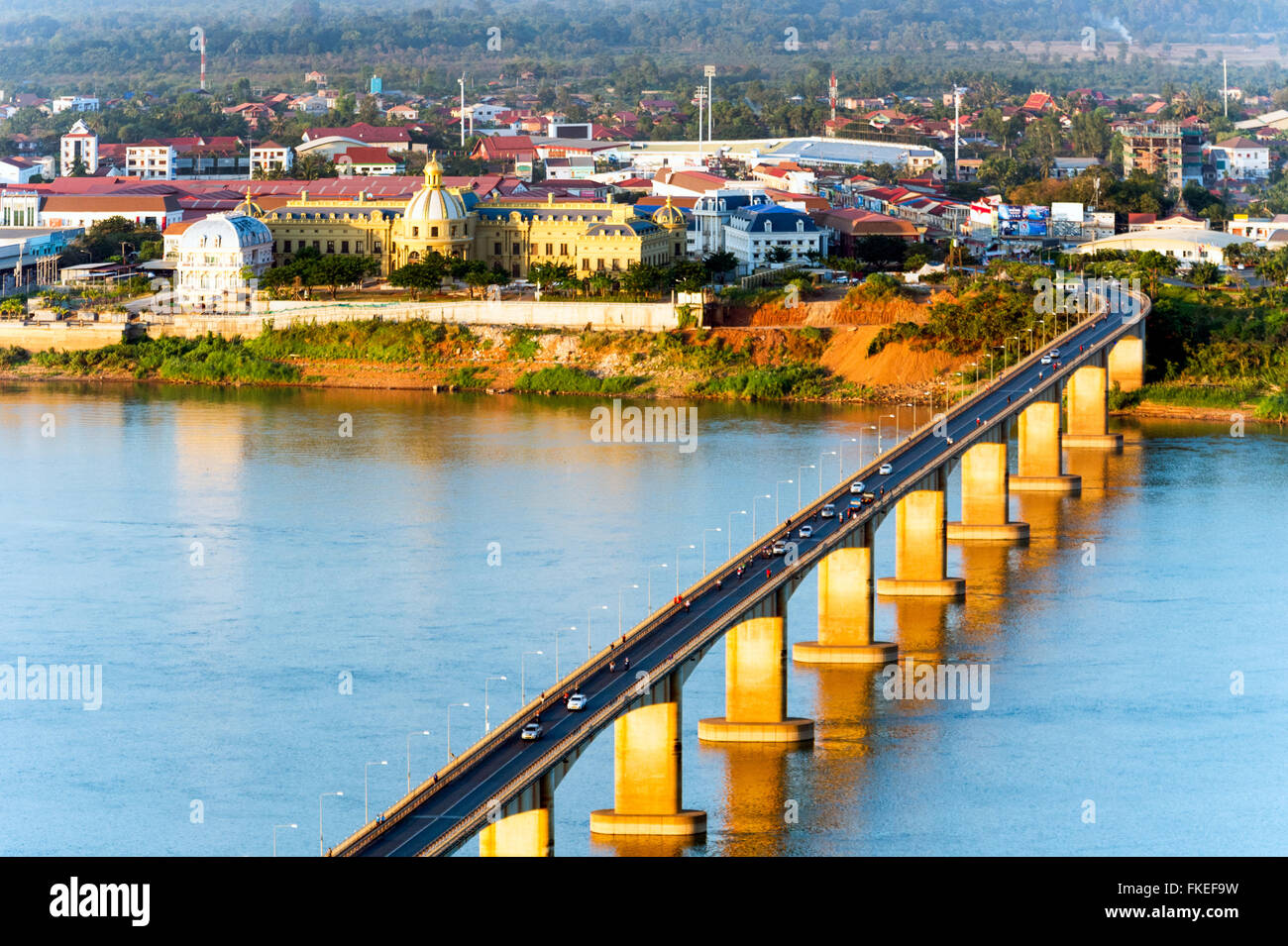 L'Asie. L'Asie du Sud-Est. Le Laos. Province de Champassak. Paksé. Le pont japonais sur le Mékong. Banque D'Images