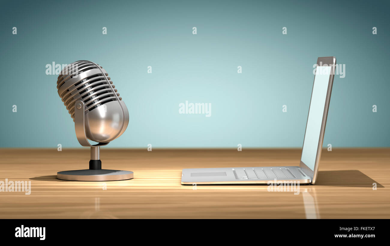 Vintage microphone devant un ordinateur portable sur une table en bois et  panneaux d'enregistrer le son Photo Stock - Alamy