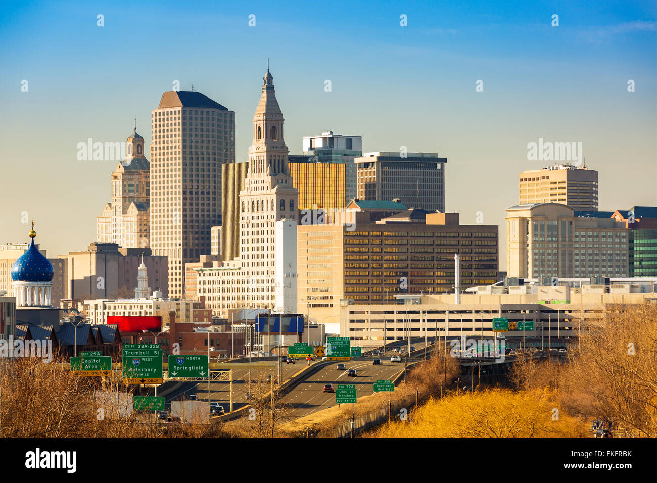 Hartford skyline sur un après-midi ensoleillé. Hartford est la capitale du Connecticut. Banque D'Images