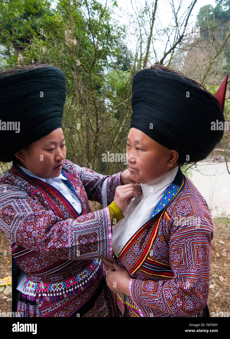 Les femmes Miao à cornes courtes dans la province du Guizhou, en Chine. Banque D'Images