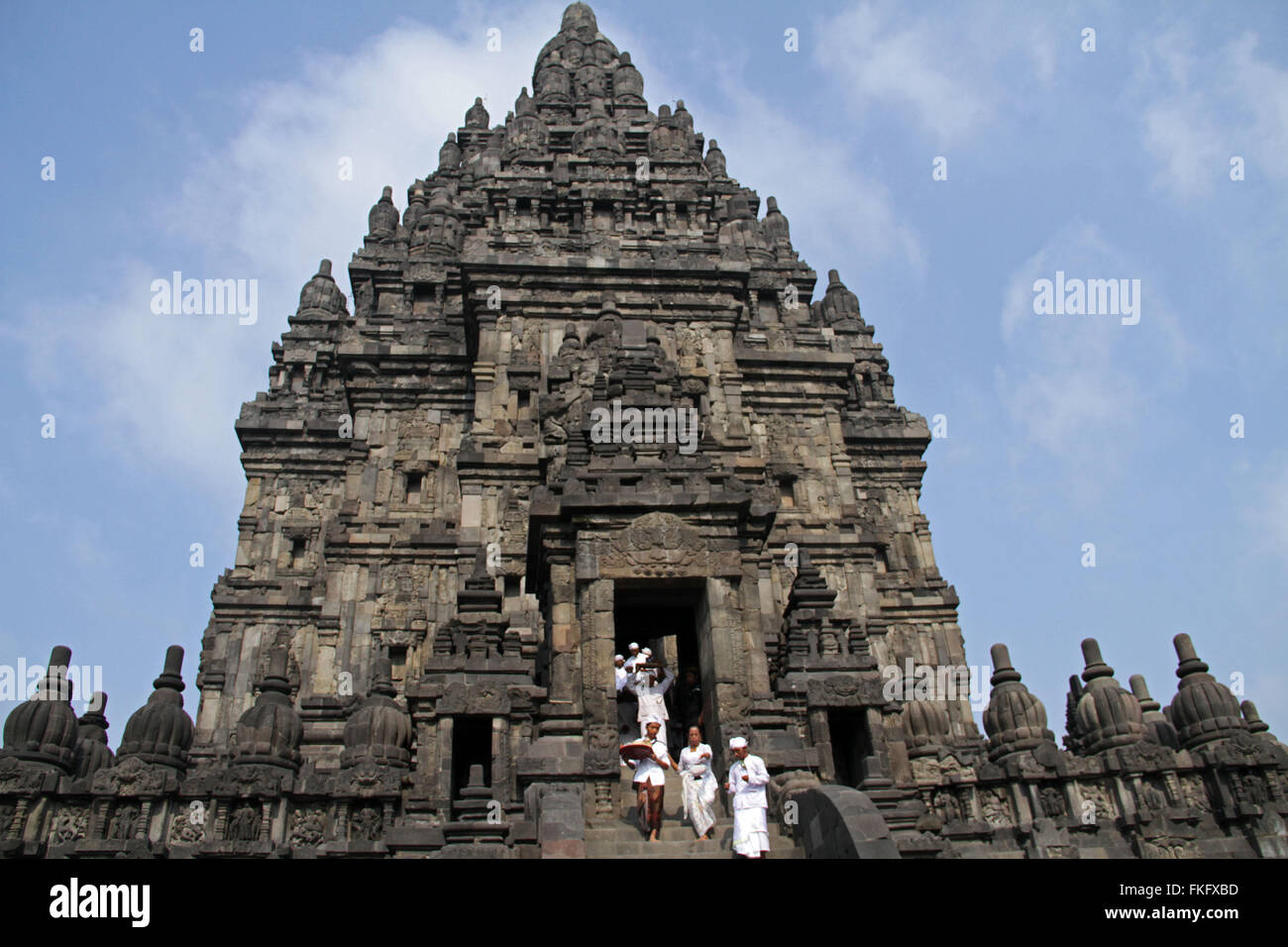 Klaten, Indonésie. 05Th Mar, 2016. Tenir l'hindous indonésiens Tawur Agung Kesanga cérémonie rituelle avant les célébrations de Nyepi au temple de Prambanan. Balinais Nyepi est une "journée du silence" qui est célébrée tous les Saka le nouvel an selon le calendrier balinais. Credit : Nugroho Hadi Santoso/Pacific Press/Alamy Live News Banque D'Images Klaten, Indonésie. 05Th Mar, 2016. Tenir l'hindous indonésiens Tawur Agung Kesanga cérémonie rituelle avant les célébrations de Nyepi au temple de Prambanan. Balinais Nyepi est une "journée du silence" qui est célébrée tous les Saka le nouvel an selon le calendrier balinais. Credit : Nugroho Hadi Santoso/Pacific Press/Alamy Live News Banque D'Images