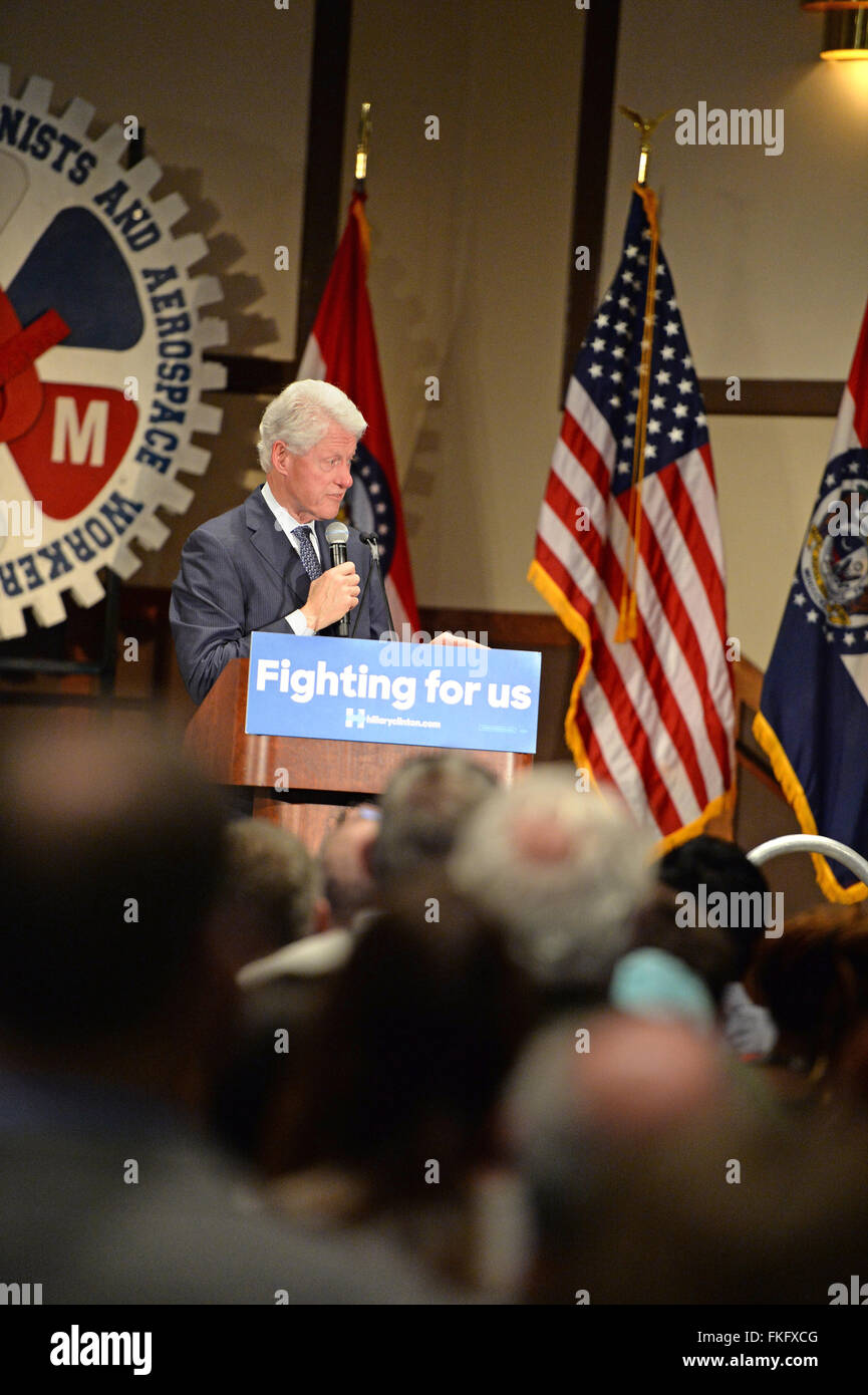 Bridgeton, Missouri, USA. Mar 23, 2010. L'ancien président Bill Clinton s'adresse aux partisans de l'épouse et la candidate Hillary Clinton, au niveau du District 9 Machinistes Hall à Bridgeton, à l'extérieur de St Louis. Crédit : Gino's Premium Images/Alamy Live News Banque D'Images