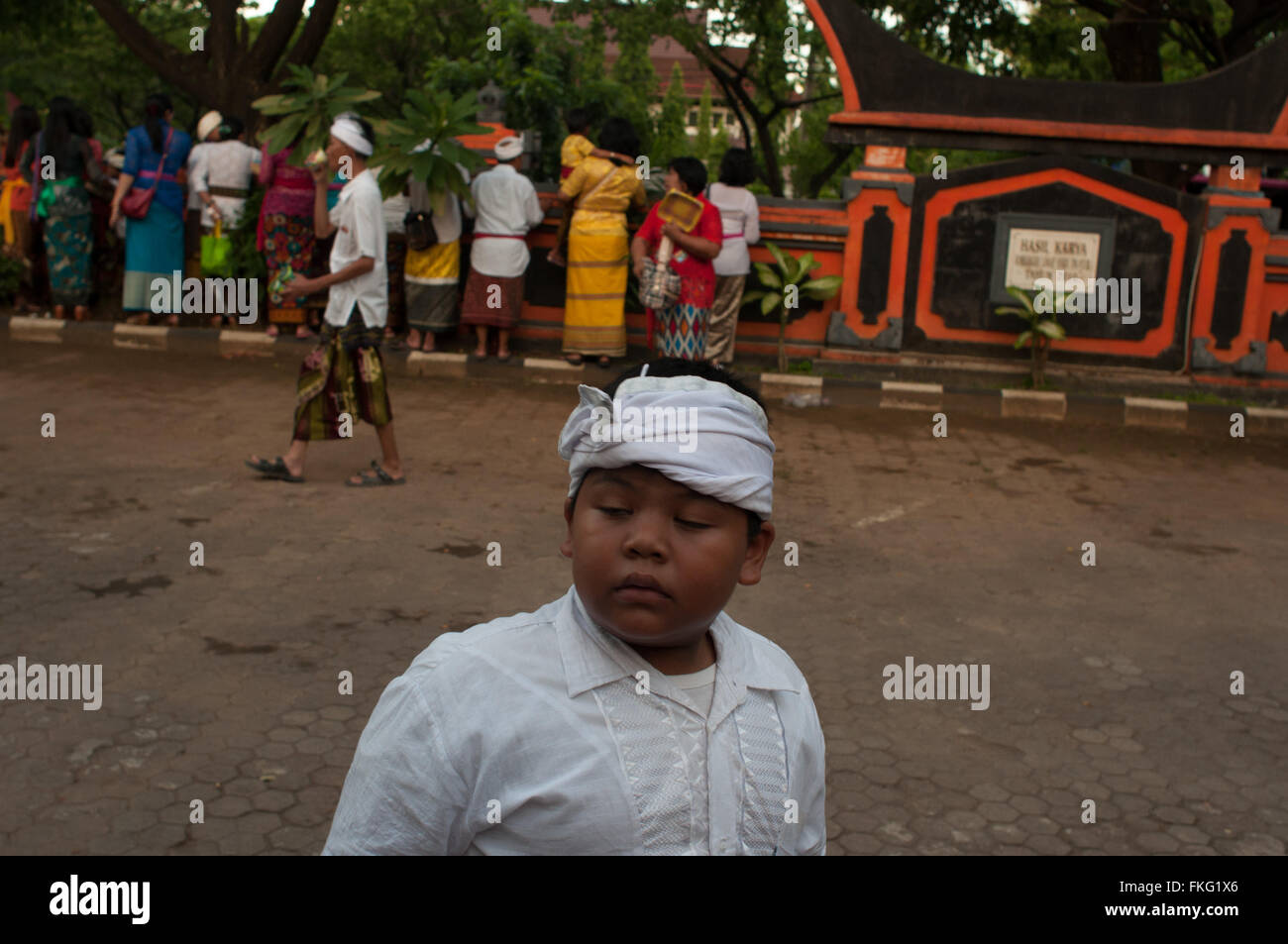 À Makassar, Indonésie. 8 mars, 2016. Assister à la procession hindoue de l'Indonésie à la veille du jour de Nyepi Silence. Balinais Nyepi est une fête hindoue célébrée chaque année selon le calendrier balinais. Jour Nyepi est une cérémonie destinée à nettoyer et purifier les âmes des fidèles hindous. Riezky Yermia / Alamy Live News. Banque D'Images