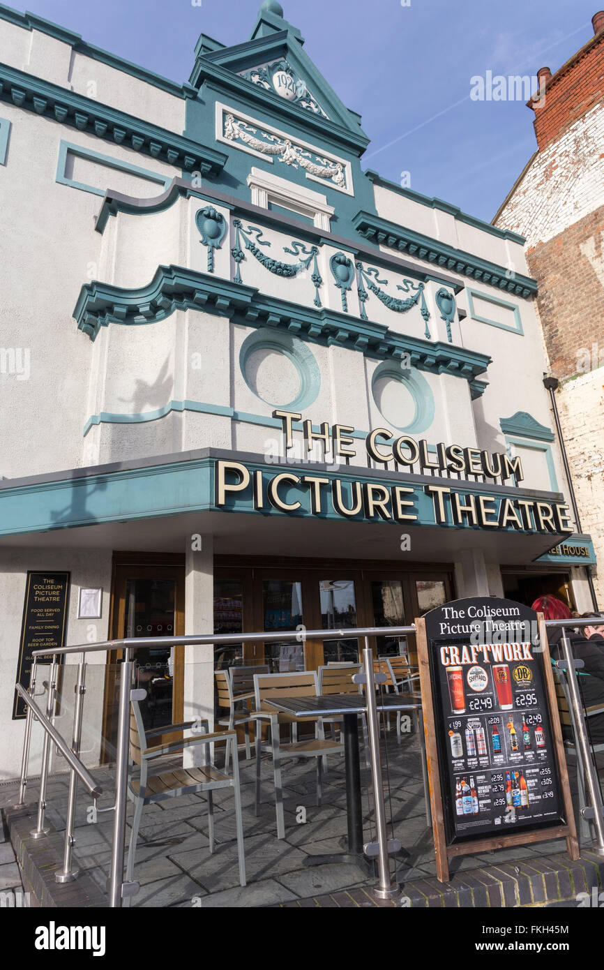Le Coliseum Pub Wetherspoons Grimsby Lincolnshire England UK Banque D'Images