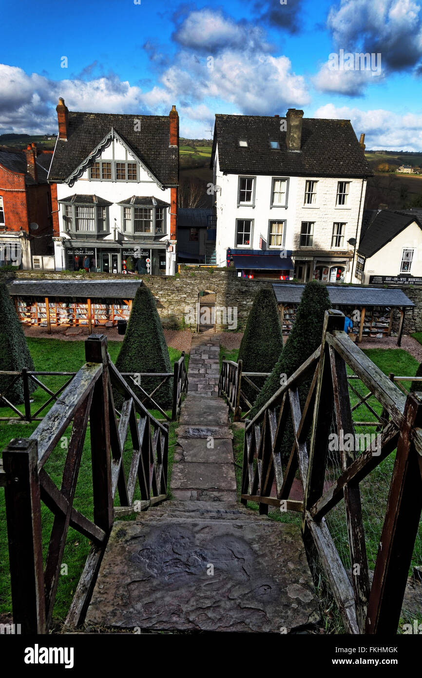 Hay-on-Wye (Y Gelli Gandryll ou Y Gelli en gallois) ou 'Foin', est une petite ville de marché en Brecknockshire, maintenant Powys, au Pays de Galles. Banque D'Images