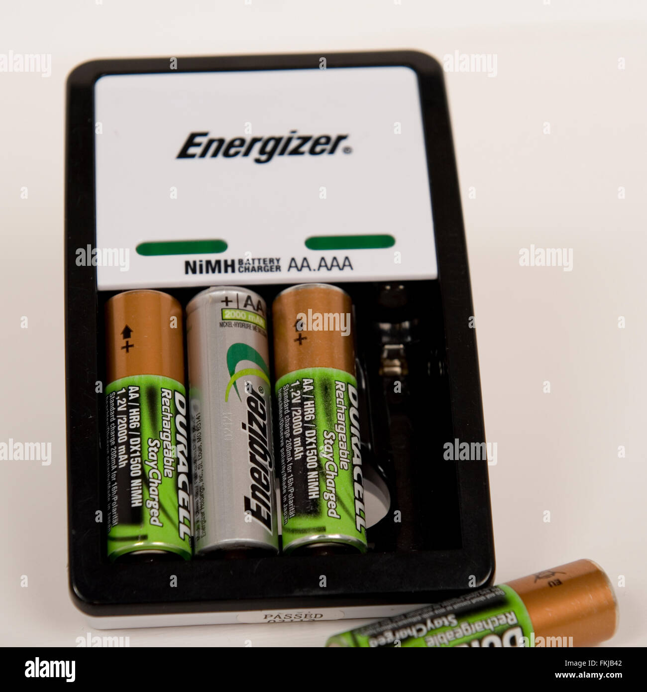 Batteries et chargeur de batterie Banque D'Images