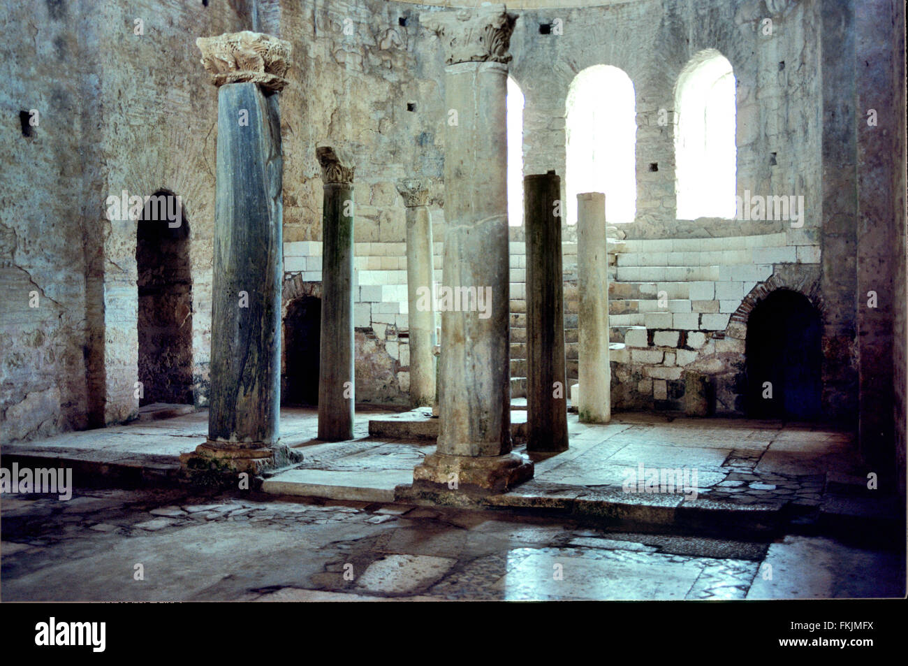 Nef de l'intérieur de l'église byzantine de Saint Nicolas de Myre (AD 520), Demre, Antalya, Turquie Banque D'Images