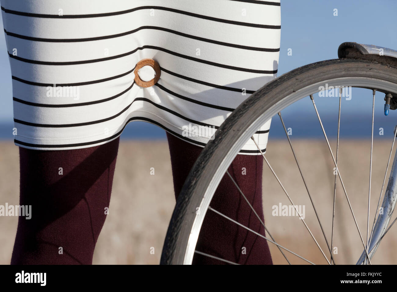 Jo Holton, inventeur de 'Penny dans Yo'' - Pantalon un gadget pour faire du  vélo dans des jupes plus pratiques Photo Stock - Alamy