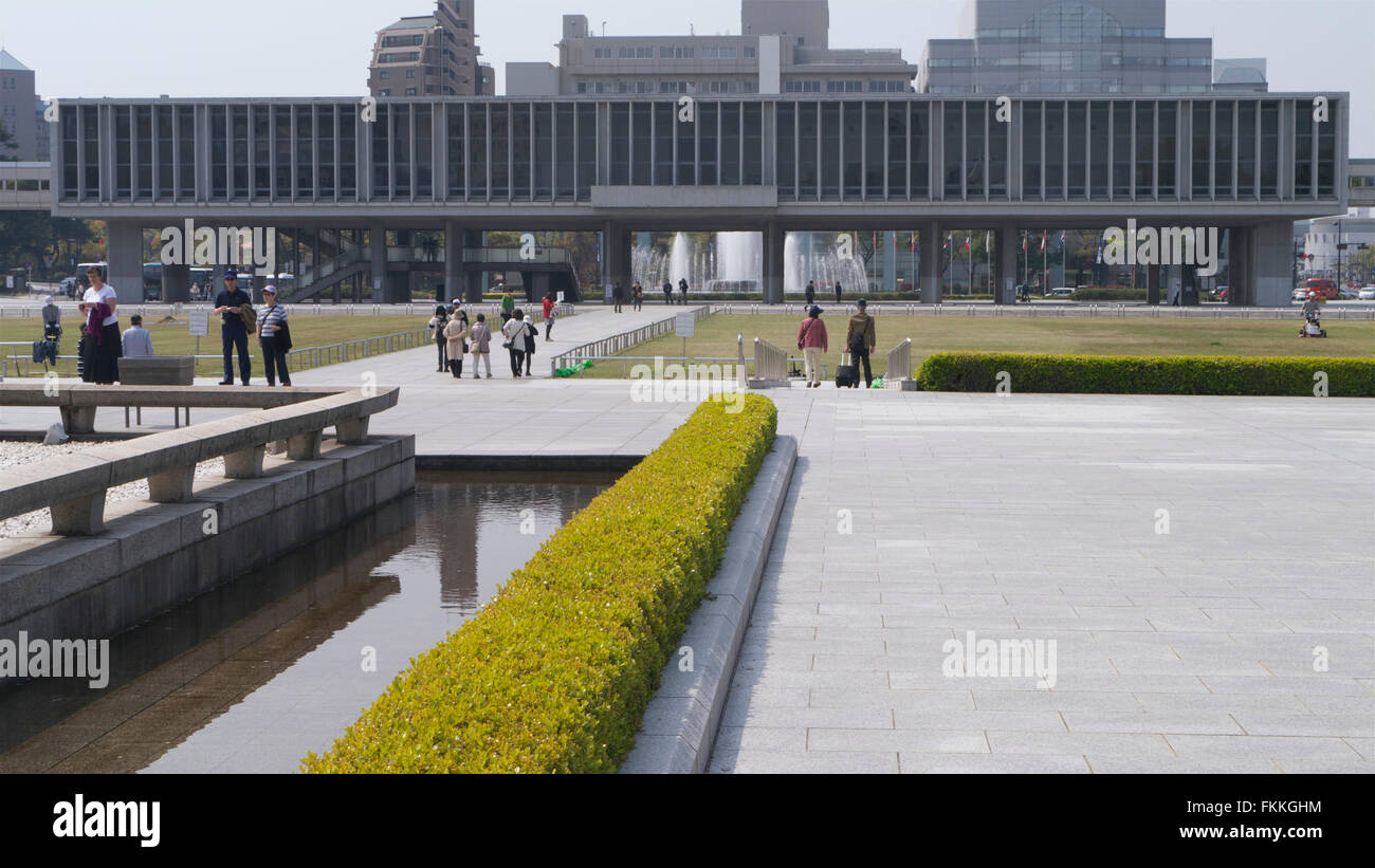 Une vue sur le monument de la paix de Hiroshima dans la journée. Banque D'Images