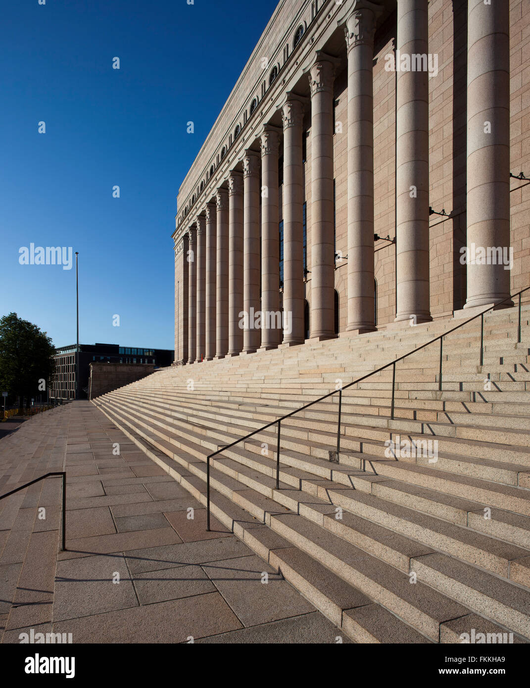 Une vue externe du parlement finlandais à l'Eduskunta, Finlande. Une scène d'hiver. Banque D'Images