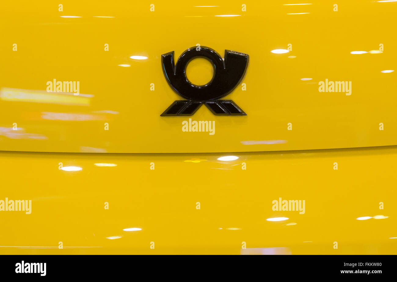 Troisdorf, Allemagne. 9 mars, 2016. Deutsche Post DHL Group, conférence de presse annuelle, Troisdorf, Allemagne : la Deutsche Post logo sur voiture. Credit : Juergen Schwarz/Alamy Live News Banque D'Images