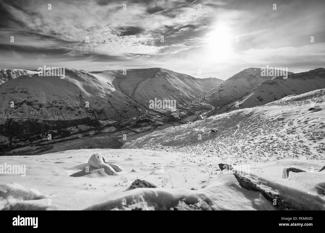 Vues de montagnes couvertes de neige dans la campagne anglaise. Le grain et le style appliqué. Banque D'Images