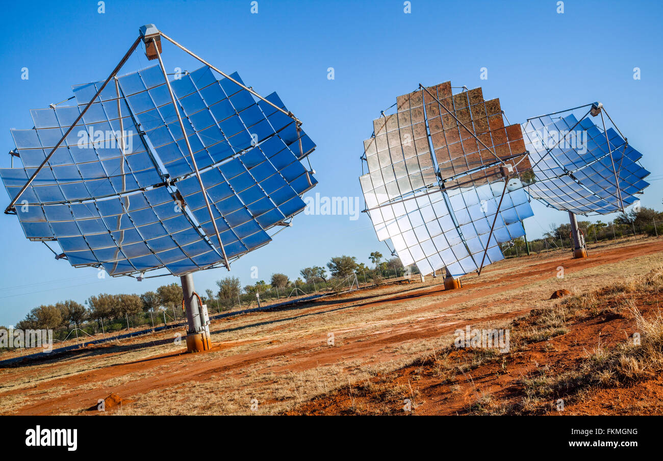 Les plats de Windorah solaire Solar Farm, Channel, pays de l'Ouest Central Queensland, Australie Banque D'Images
