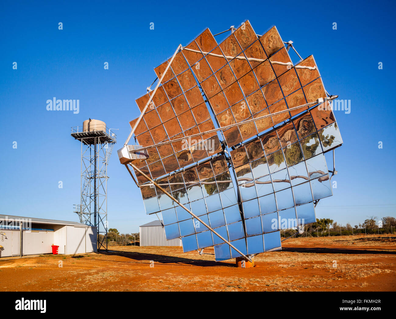 Les plats de Windorah solaire Solar Farm, Channel, pays de l'Ouest Central Queensland, Australie Banque D'Images