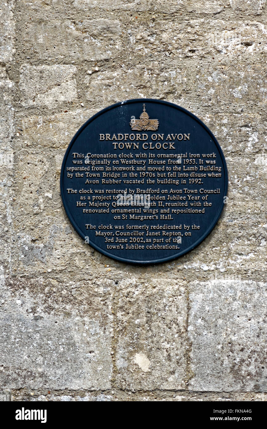 Bradford on Avon Town Clock Plaque murale commémorative sur St Margaret's Hall, Wiltshire, Royaume-Uni. Banque D'Images