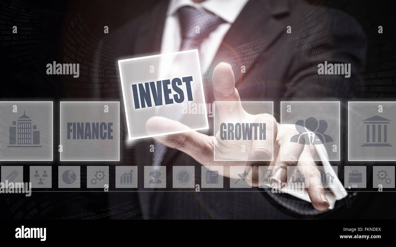 L'appui sur un concept d'affaires Investir bouton. Banque D'Images