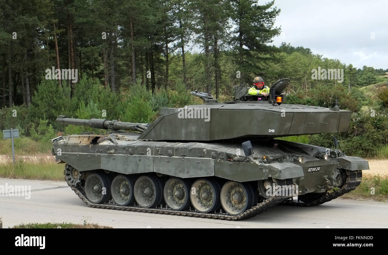 Challenger britannique 2 conduite avec tourelle IT inversée pendant une course d'entraînement. 16 juillet 2016 Banque D'Images