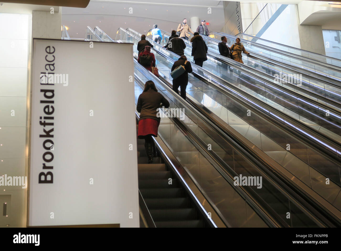 Escaliers mécaniques à Brookfield Place, le World Financial Center, NEW YORK CITY Banque D'Images