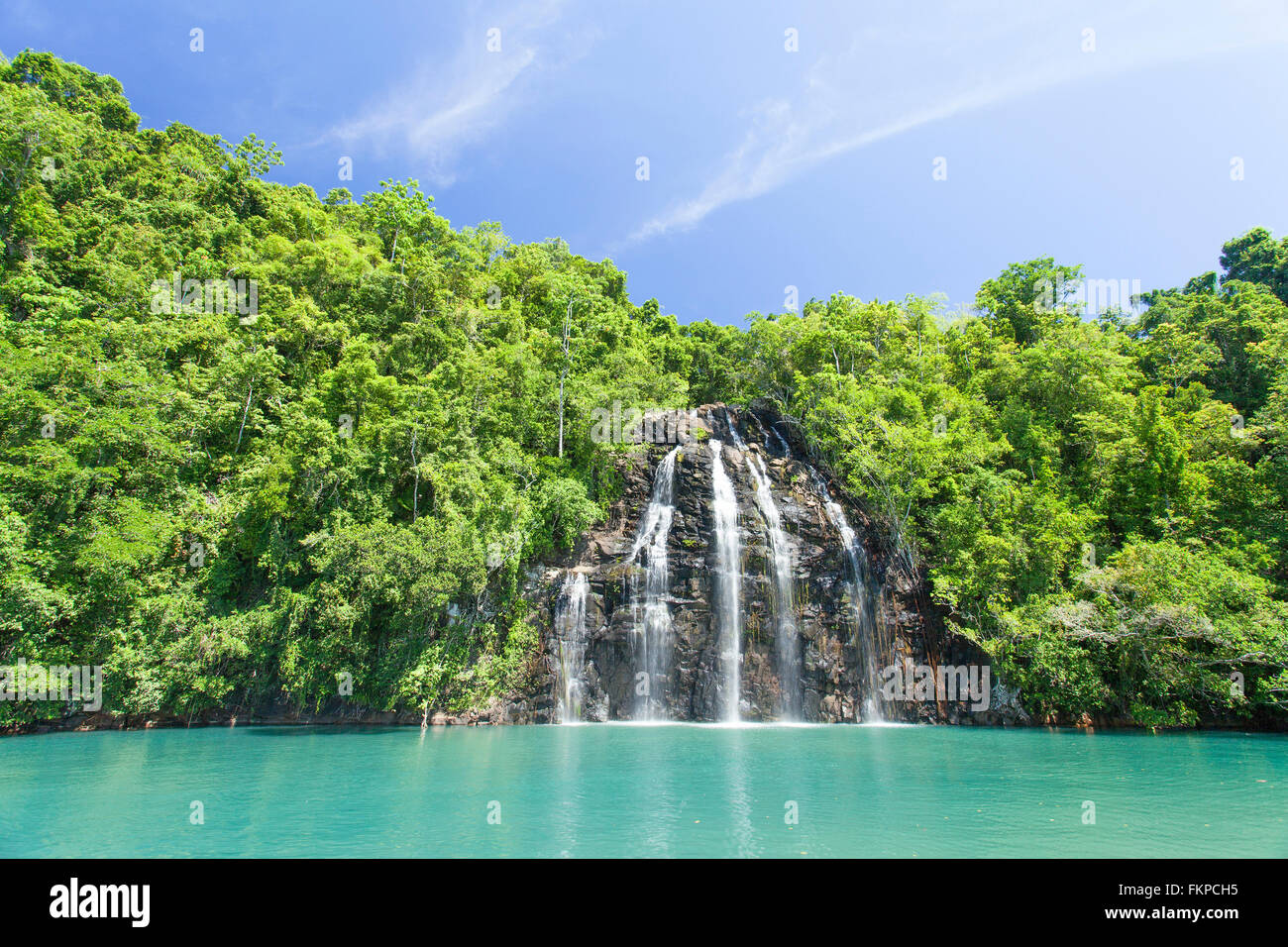 Vue d'Kahatola Breathaking Cascade de Ternate. C'est dans l'archipel des Moluques (Moluques) de l'Est de l'Indonésie. Banque D'Images