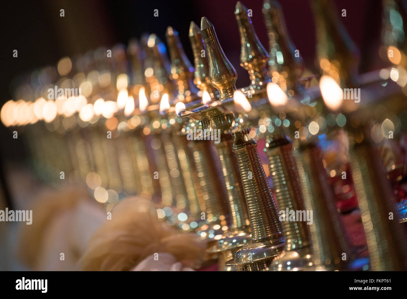 Lampes à Vilakku Cérémonie de mariage hindou indien Banque D'Images