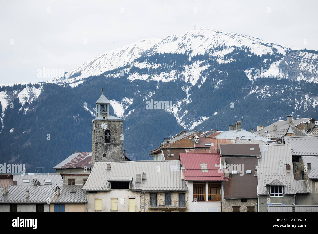 Seyne-les-Alpes, France. Feb 25, 2016. Une vue pittoresque du village de Seyne-les-Alpes, France, 25 février 2016. Le village de Seyne-les-Alpes est situé près de l'emplacement de l'accident du vol Germanwings (4U) 9525 Photo : Rolf Vennenbernd/dpa/Alamy Live News Banque D'Images