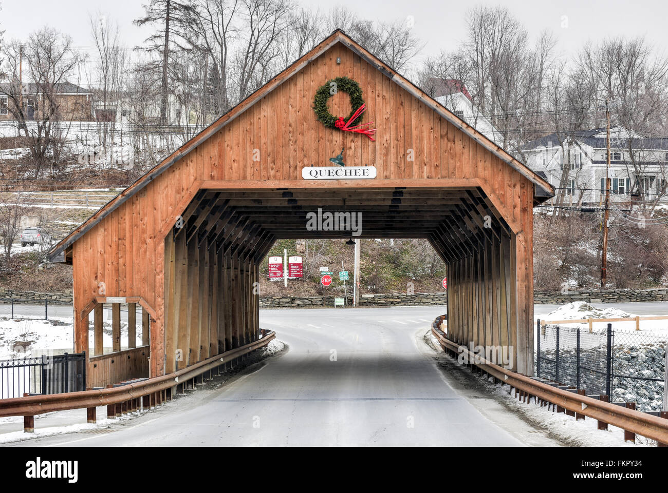 Pont couvert de Quechee à Quechee, Vermont, en l'hiver. Banque D'Images