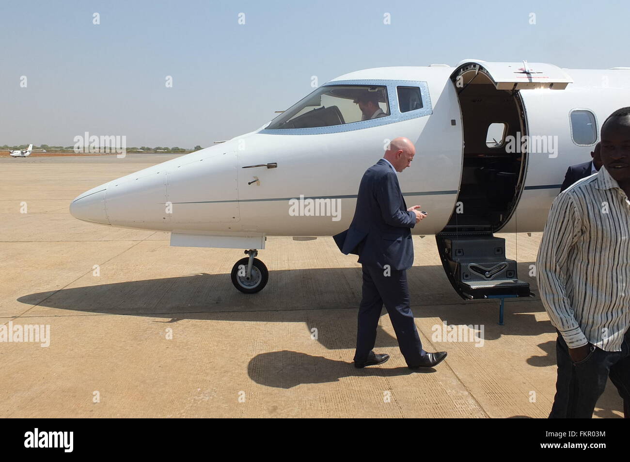 Juba, Soudan du Sud. 5e Mar, 2016. Le président de la FIFA, Gianni Infantino visites Juba indiquant qu'il va développer le football dans le sud du Soudan, en tant que poste de président (FIFA). L'Italien Suisse Gianni qui était accompagné de l'ex-joueur de football national camerounais Geremi Njitap a dit qu'il fera l'objet de développement du football, en particulier les femmes au Soudan du Sud pour son examen, il a ajouté le Soudan du Sud est un exemple de la FIFA. © Samir Bol/ZUMA/ZUMAPRESS.com/Alamy fil Live News Banque D'Images