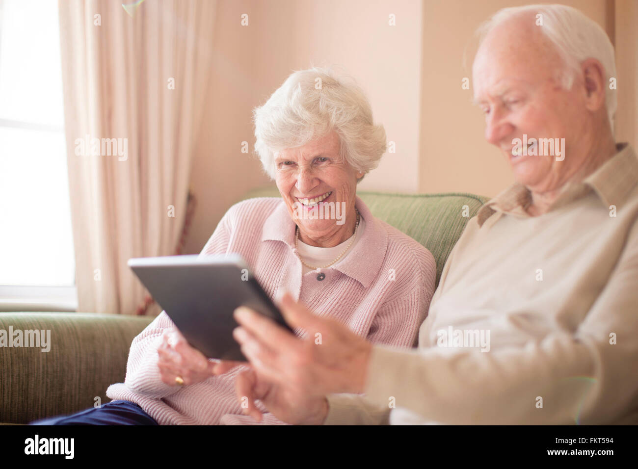 Older Caucasian woman using digital tablet Banque D'Images