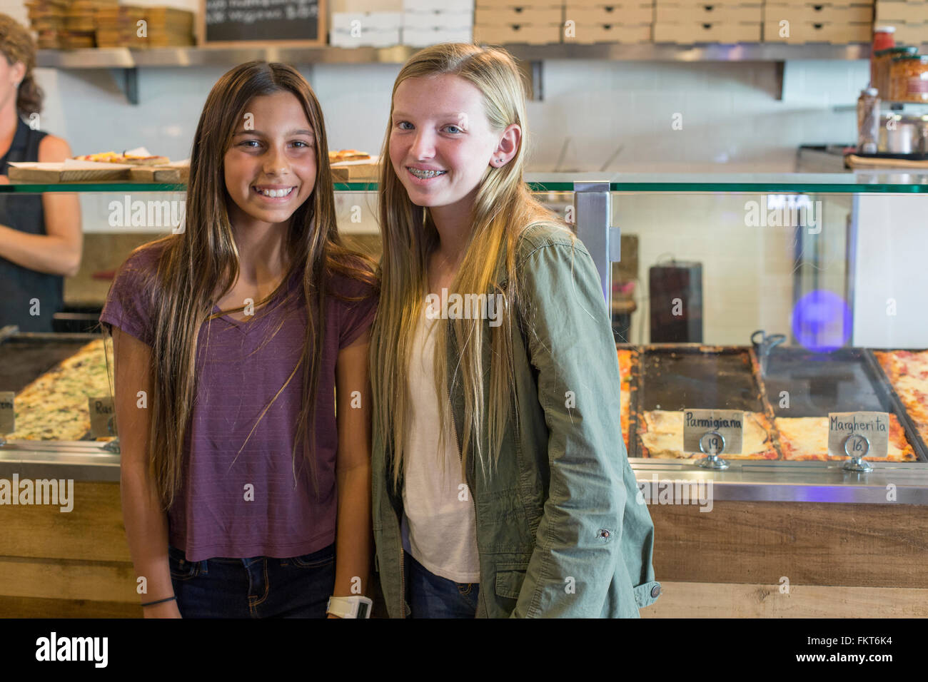 Girls smiling in cafe Banque D'Images
