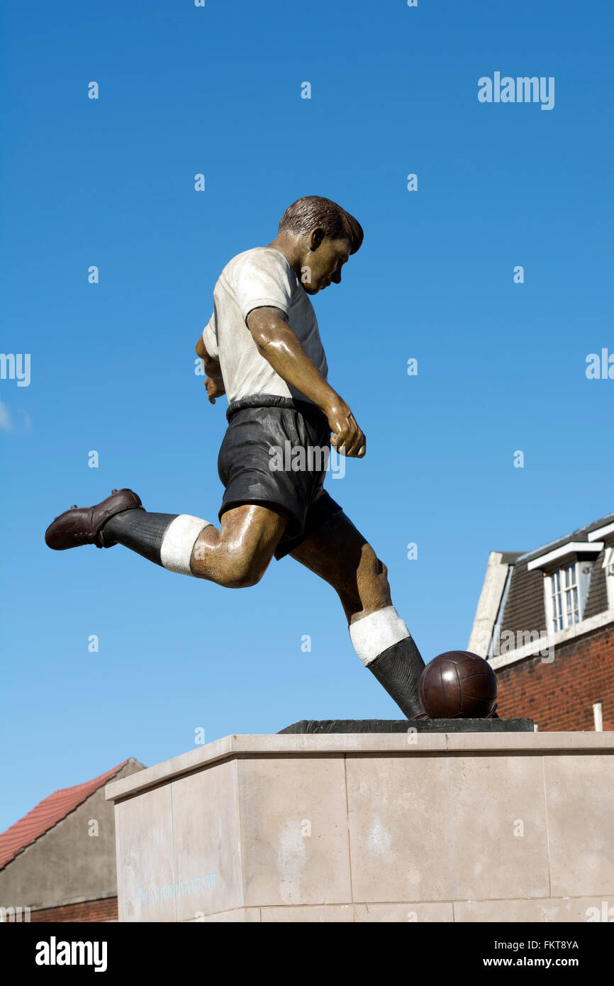 Duncan Edwards statue, Dudley, West Midlands, England, UK Banque D'Images