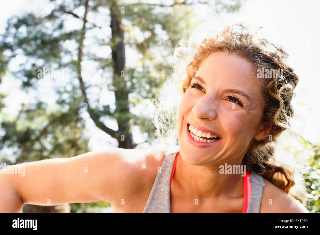 Woman smiling, portrait Banque D'Images