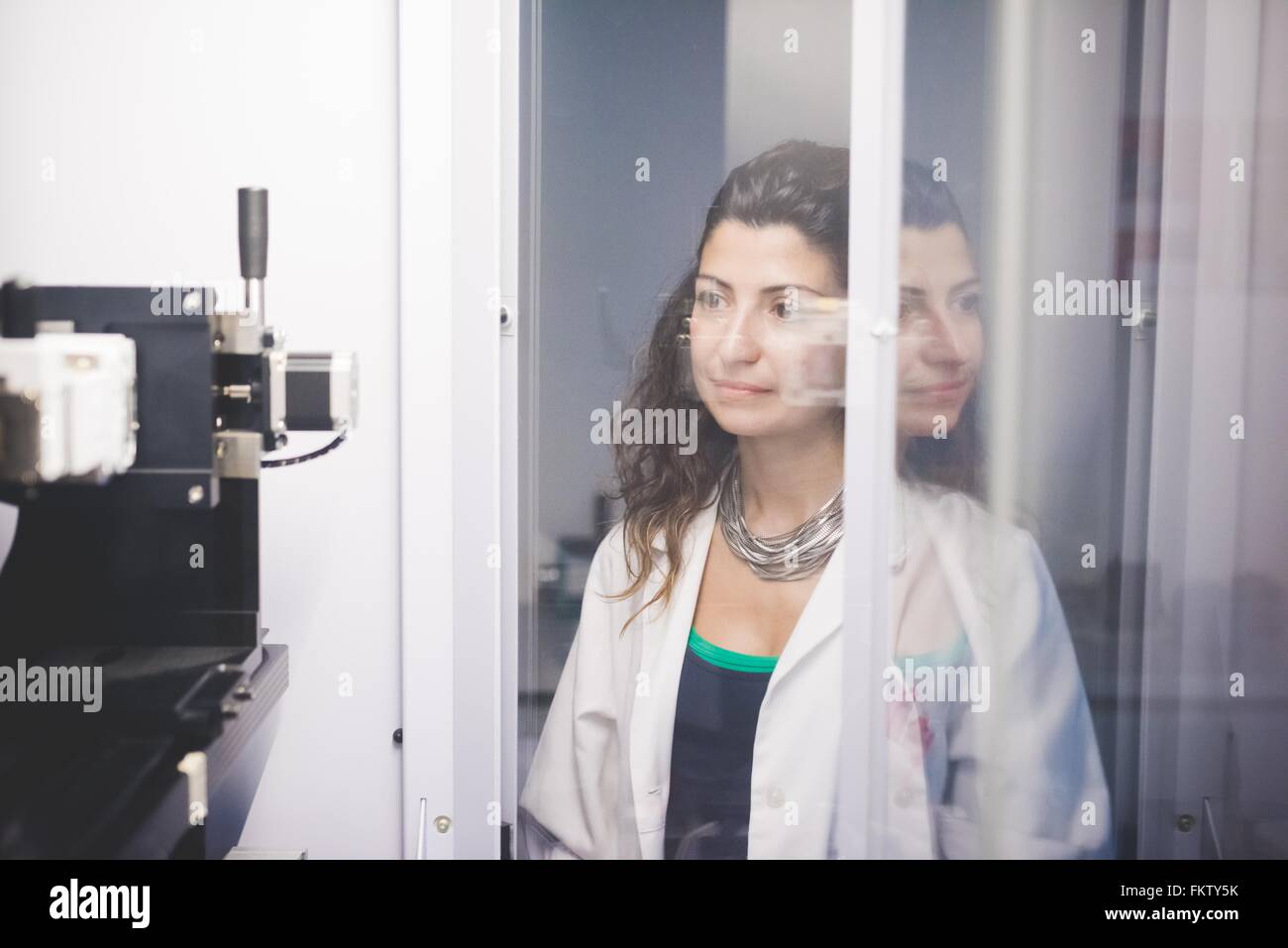 Le suivi scientifique de l'alignement du moteur sur machine diffractomètre de rayons x Banque D'Images