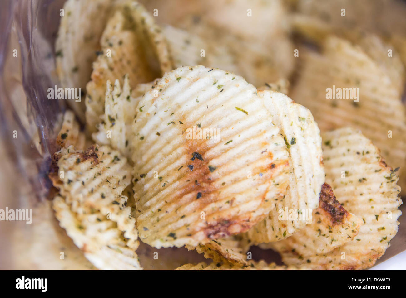 Croustilles de pommes de terre en sac Banque D'Images