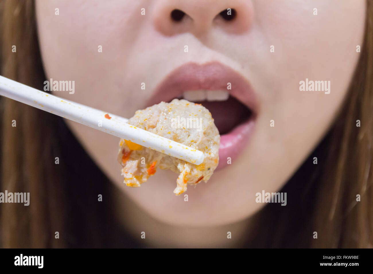 Asia girl eating meat balls Banque D'Images